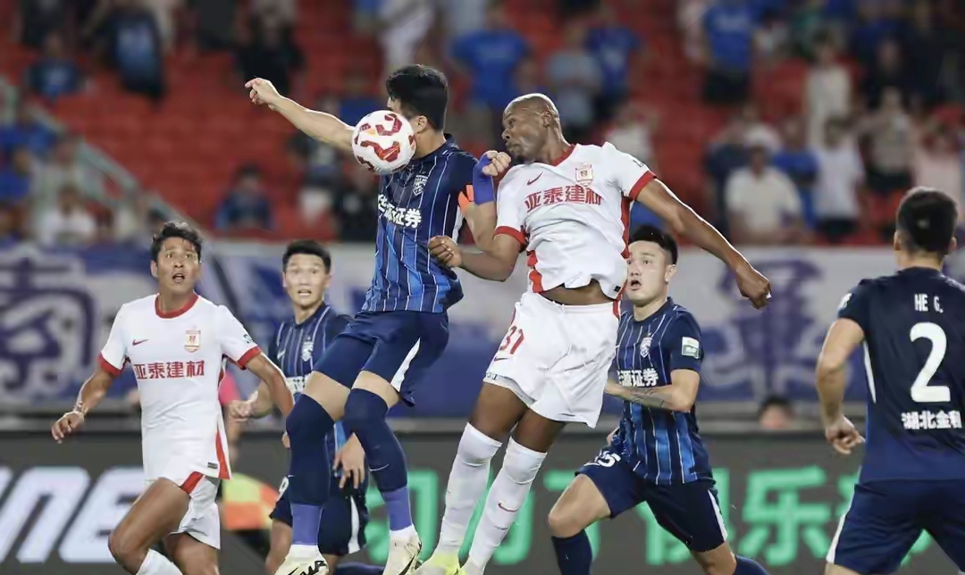 好博体育-今晨武汉三镇调整名单以备西甲，完成体检环节打磨，媒体盛赞，年轻球员得到机会(武汉三镇队引援最新消息)